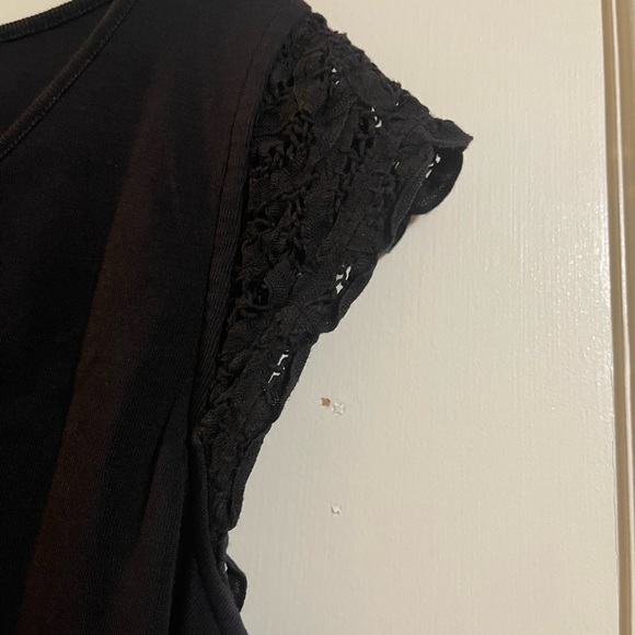 Lauren Ralph Lauren black top. Size XL. Good condition. Detailed cap sleeve - Picture 2 of 3
